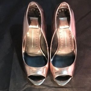 Dolce Vita Metallic Peep-Toe Pumps Size 8.5